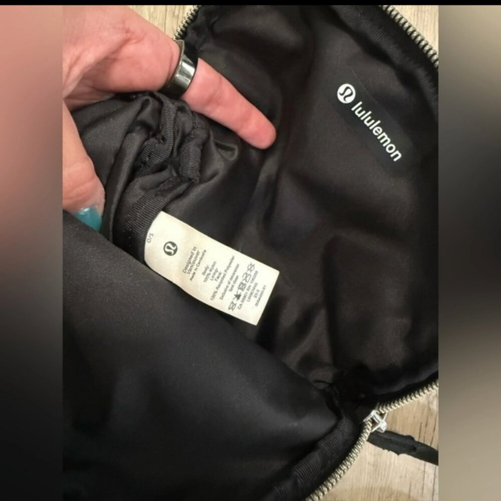 Lululemon All Night Festival Bag Micro 2L Black / Silver - Picture 4 of 5